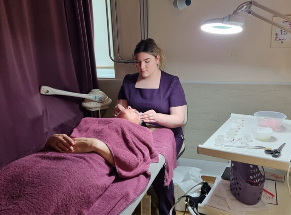 Level 2 Beauty student working on client